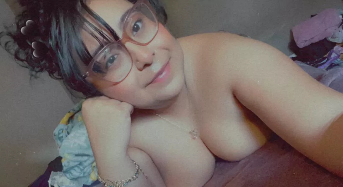 Just a Mexicana with glasses