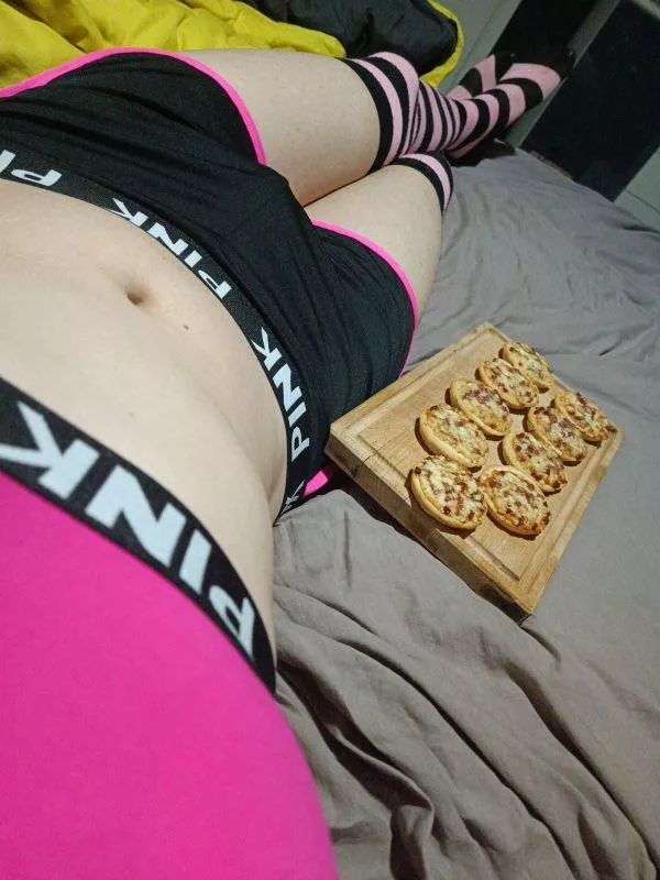 Lets cuddle and eat some pizza🥺👉🏼👈🏼