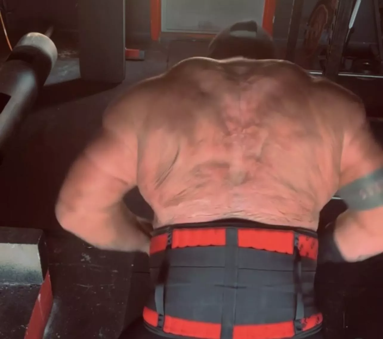 [M] Thick back with some scars 😈