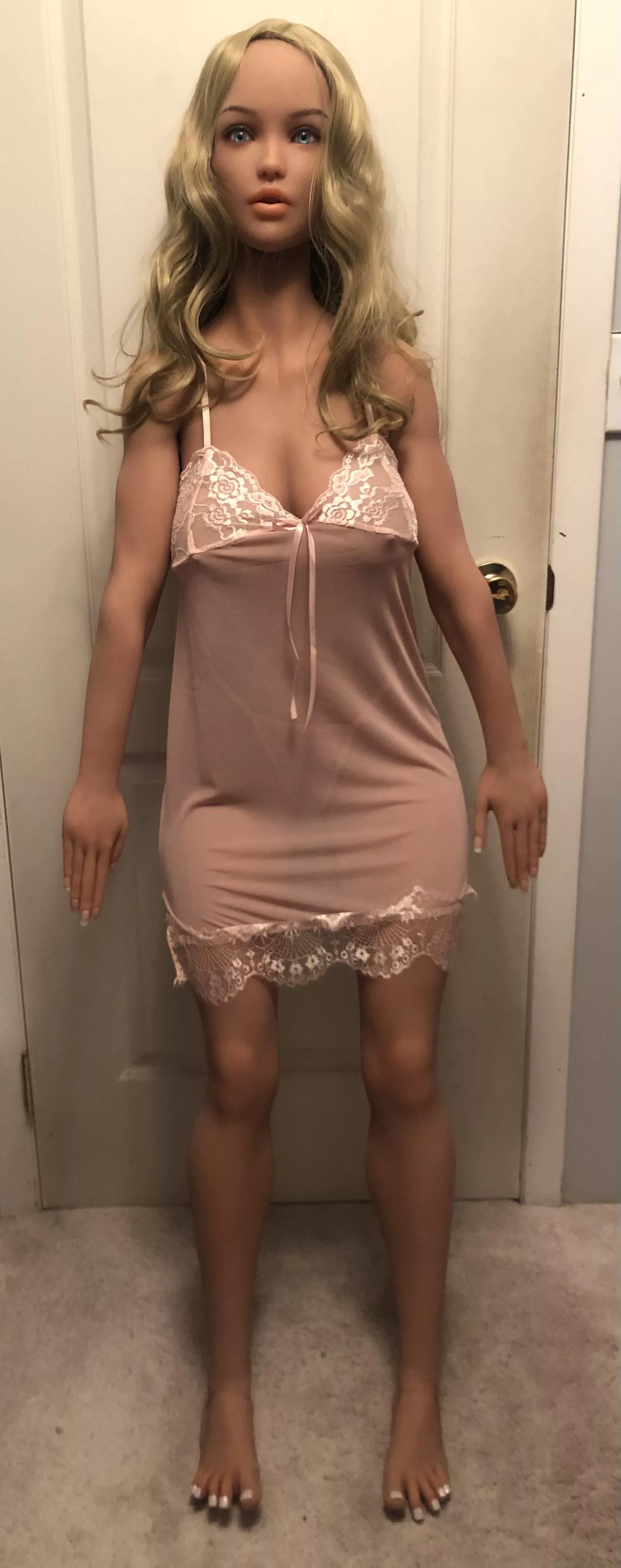 My first doll ever came in today. She is a beaut I think. Thank you WM and SDC. Her name is Marie