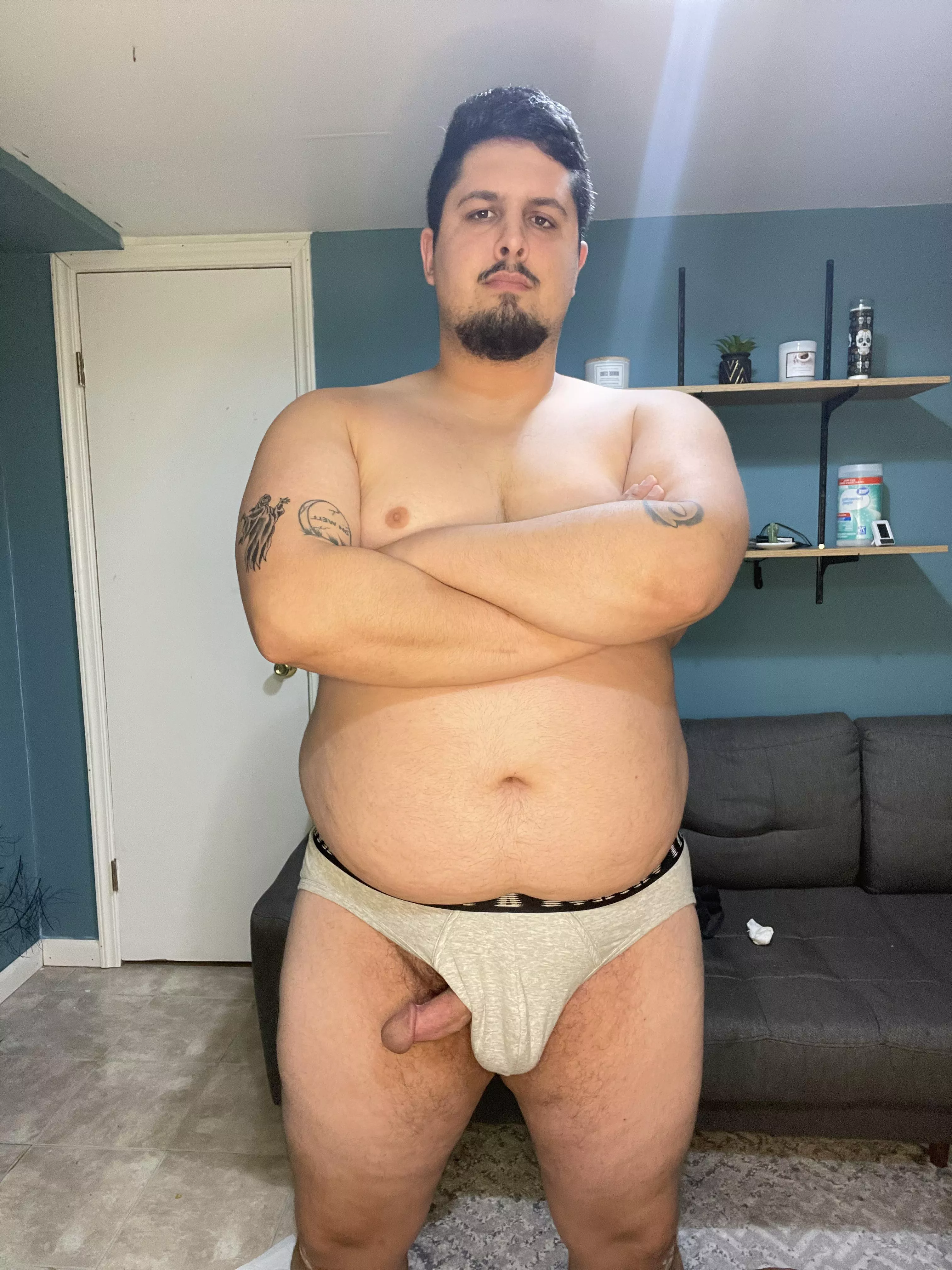 need a good girl to service me