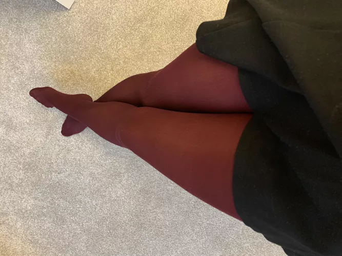 Office trouble: devilish red tights 😍