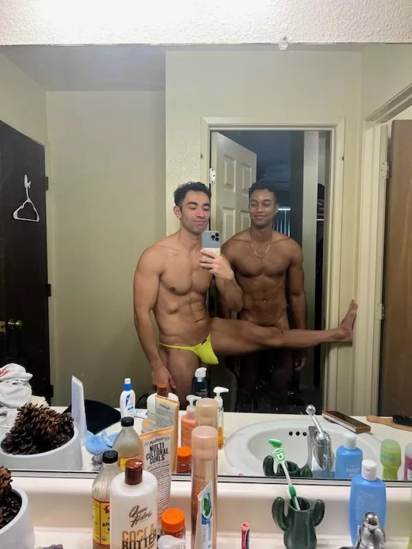 one us isn't wearing anything 😈