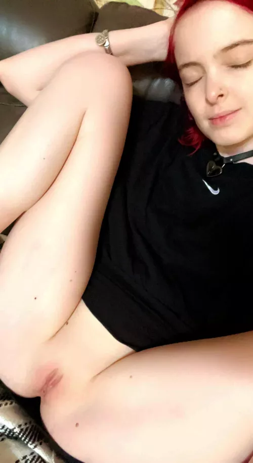 Pale body but pink pussy 😬