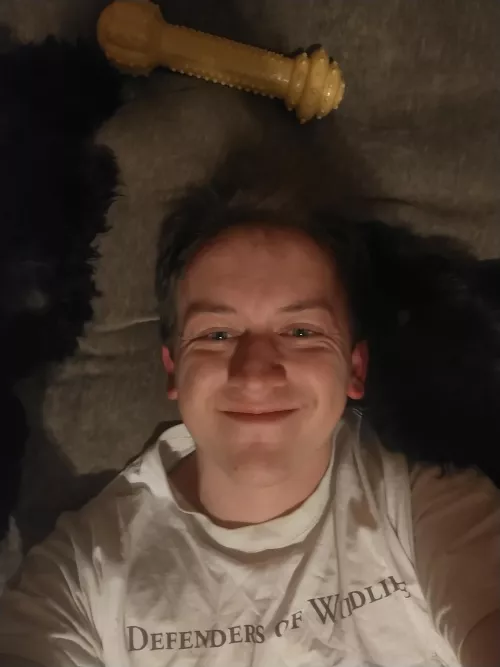 PC gaming tonight. 🤗. Staying in my room tonight with my Boys. 🤗. PM's open. 🤗