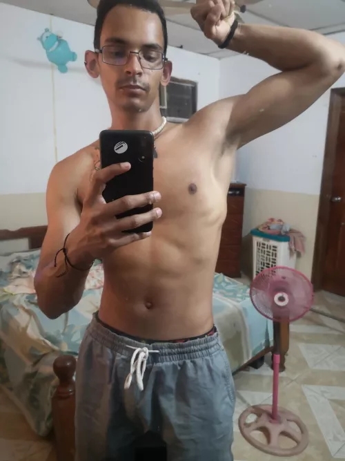 post gym wet armpits