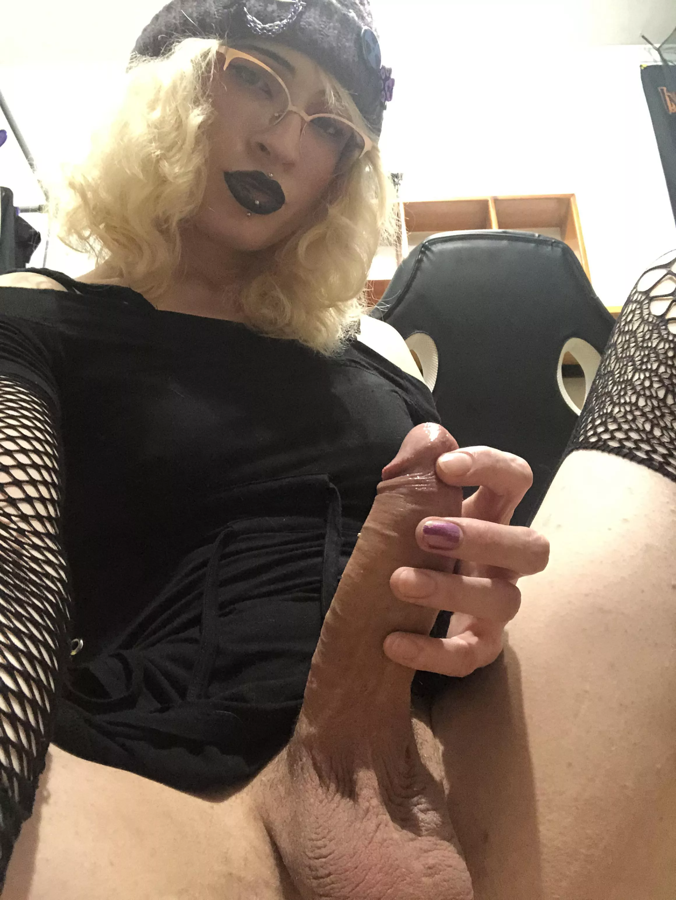 Ready to play with a goth girl?