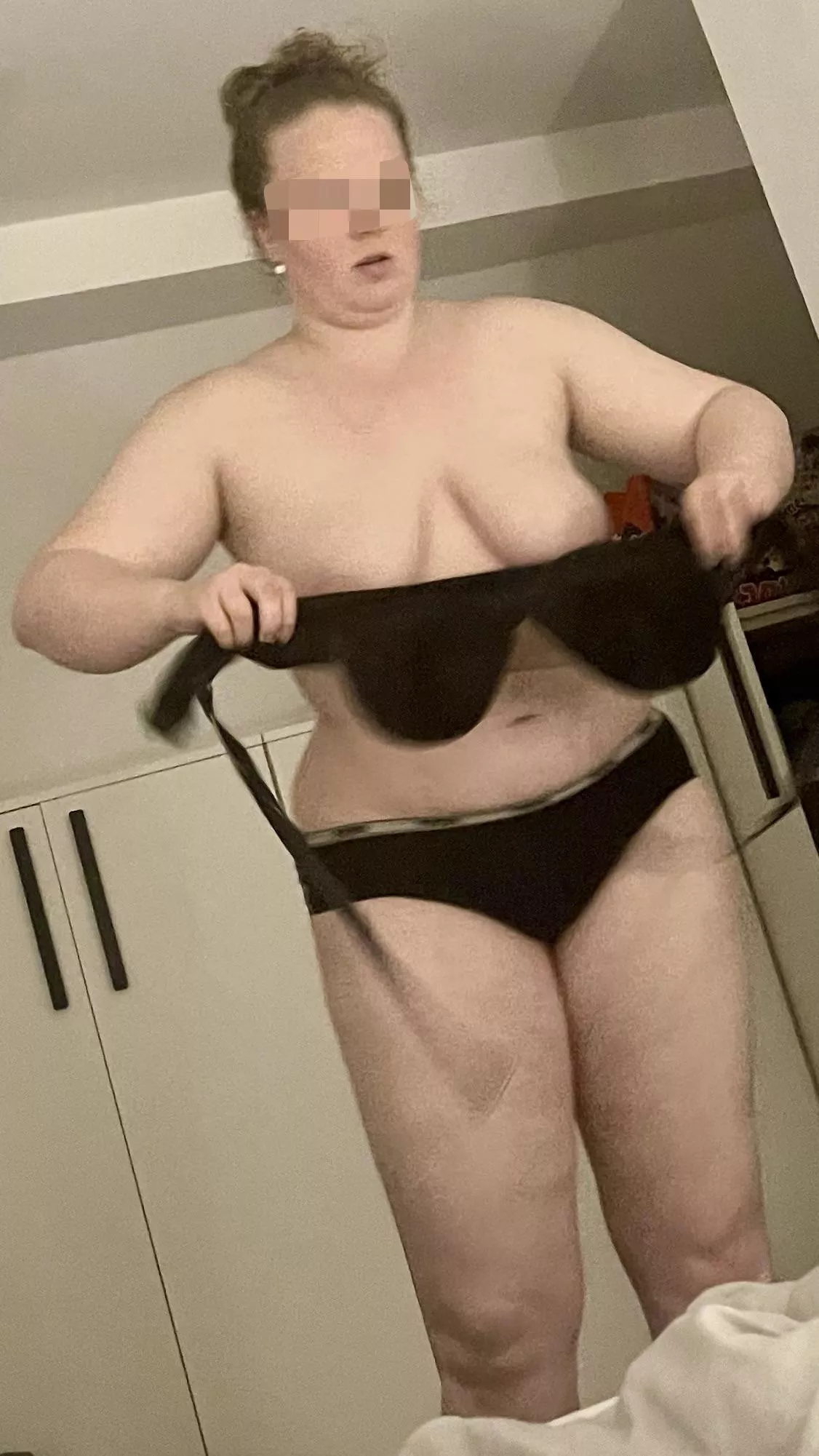 sexy curvy gf changing
