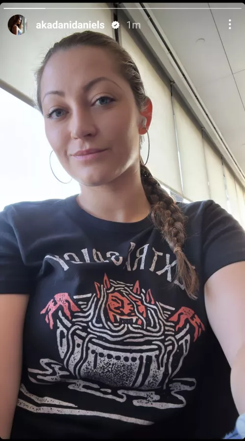 She's so beautiful. Such a natural beauty 😍😍❤️❤️ Her husband is really a lucky dude who gets blowed by her sexy lips. Damn she's just so good 🥺🥺❤️❤️❤️❤️