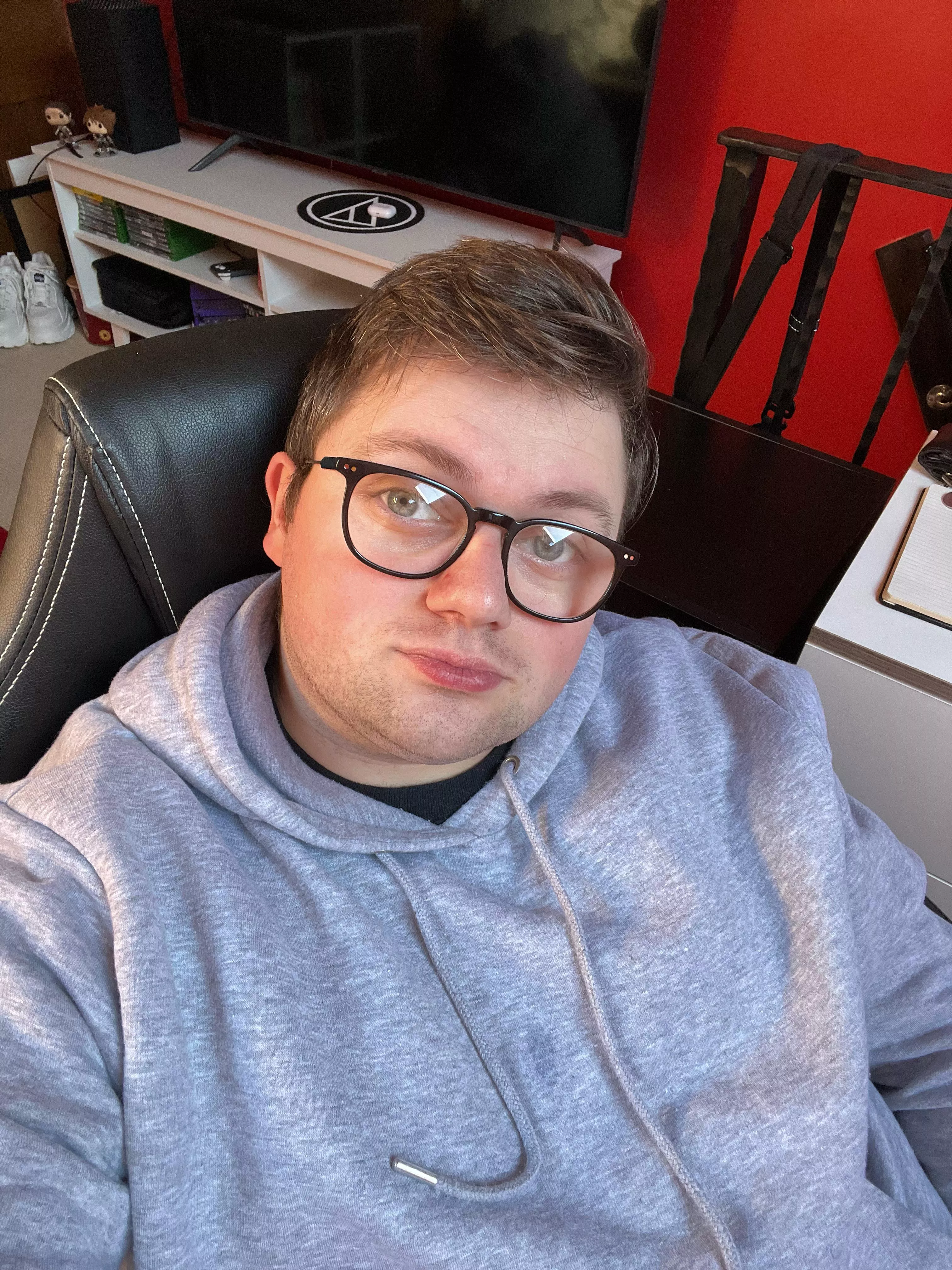 Slow work day… anyone chatting? DMs open!