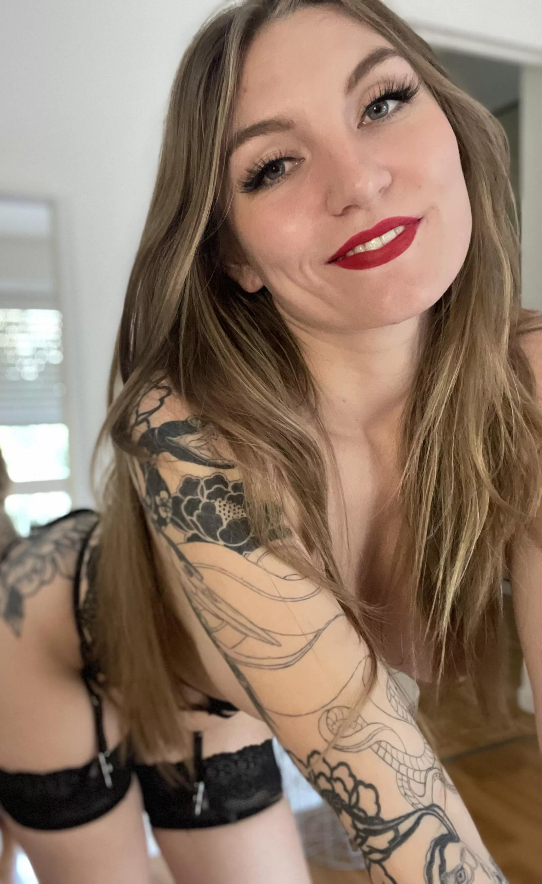 Tattooed Naughty Blonde 👱‍♀️😈🔥