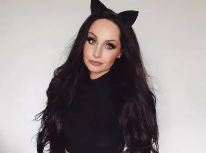 Thumb up = 3 pics in your DM 1 comment =surprise ❤️ To open up