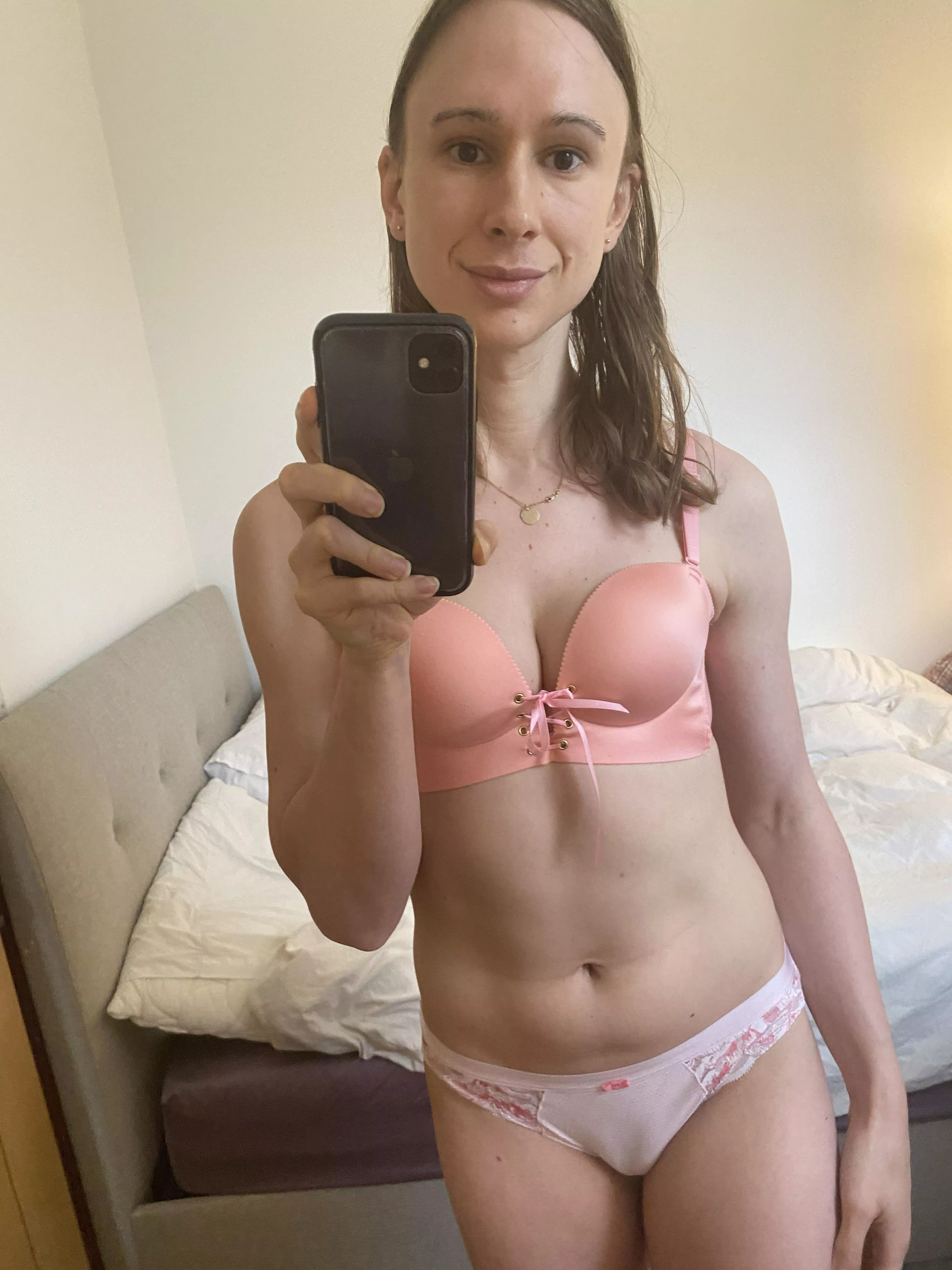 Who wants to have fun with me tonight 💖