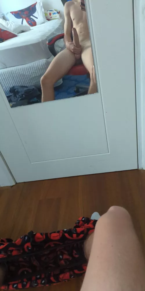 Who wants to suck this huge dick