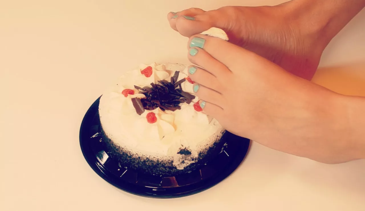 Who would eat cake off my tasty little toes?