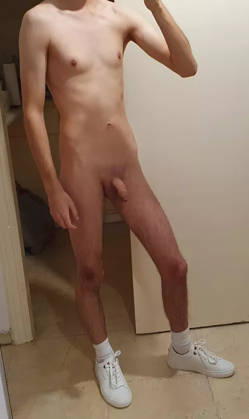 Wish I had some twink friends into naked gaming sessions!