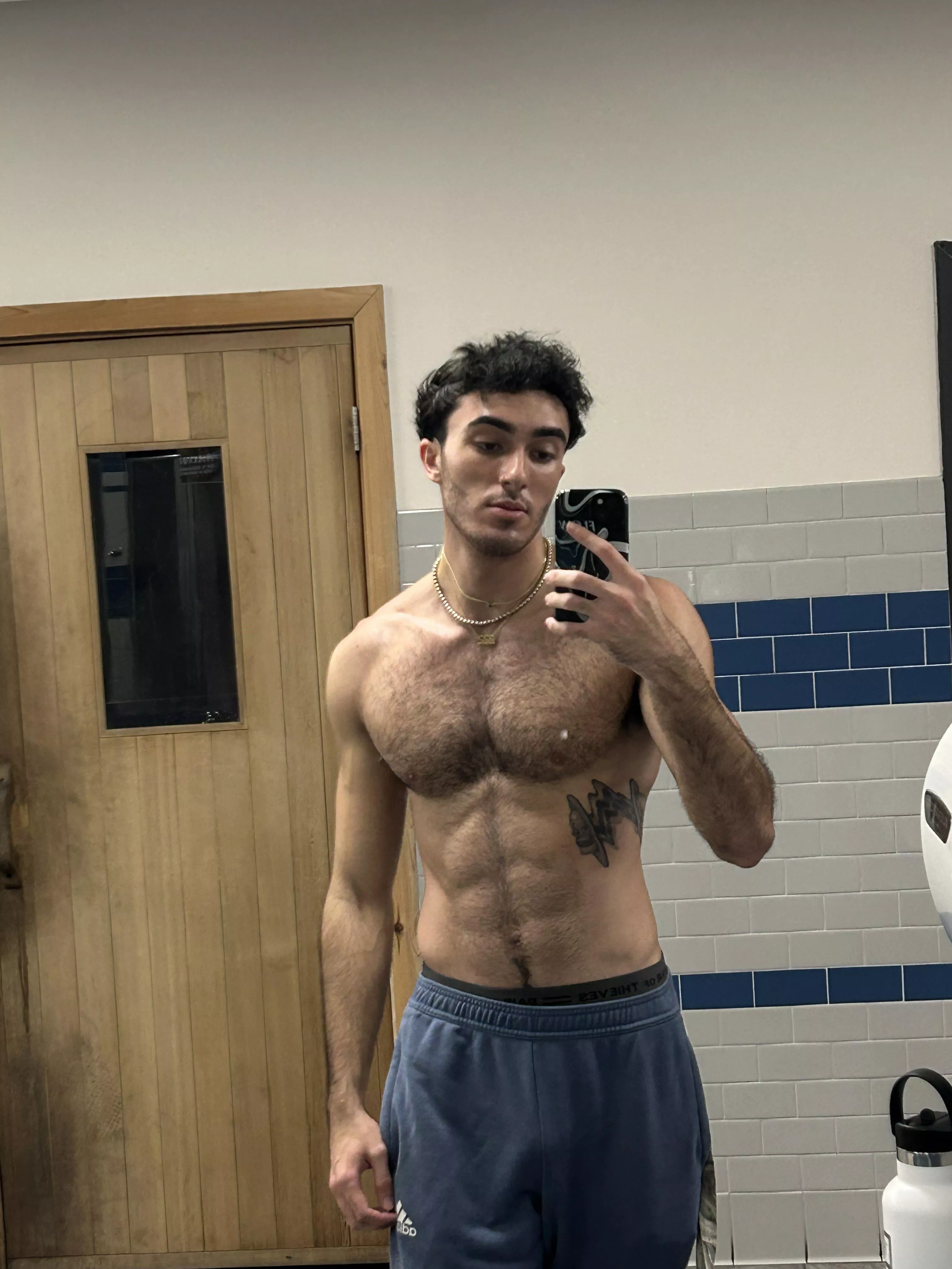 [21] what happens in the locker room stays in the lockeroom 😉