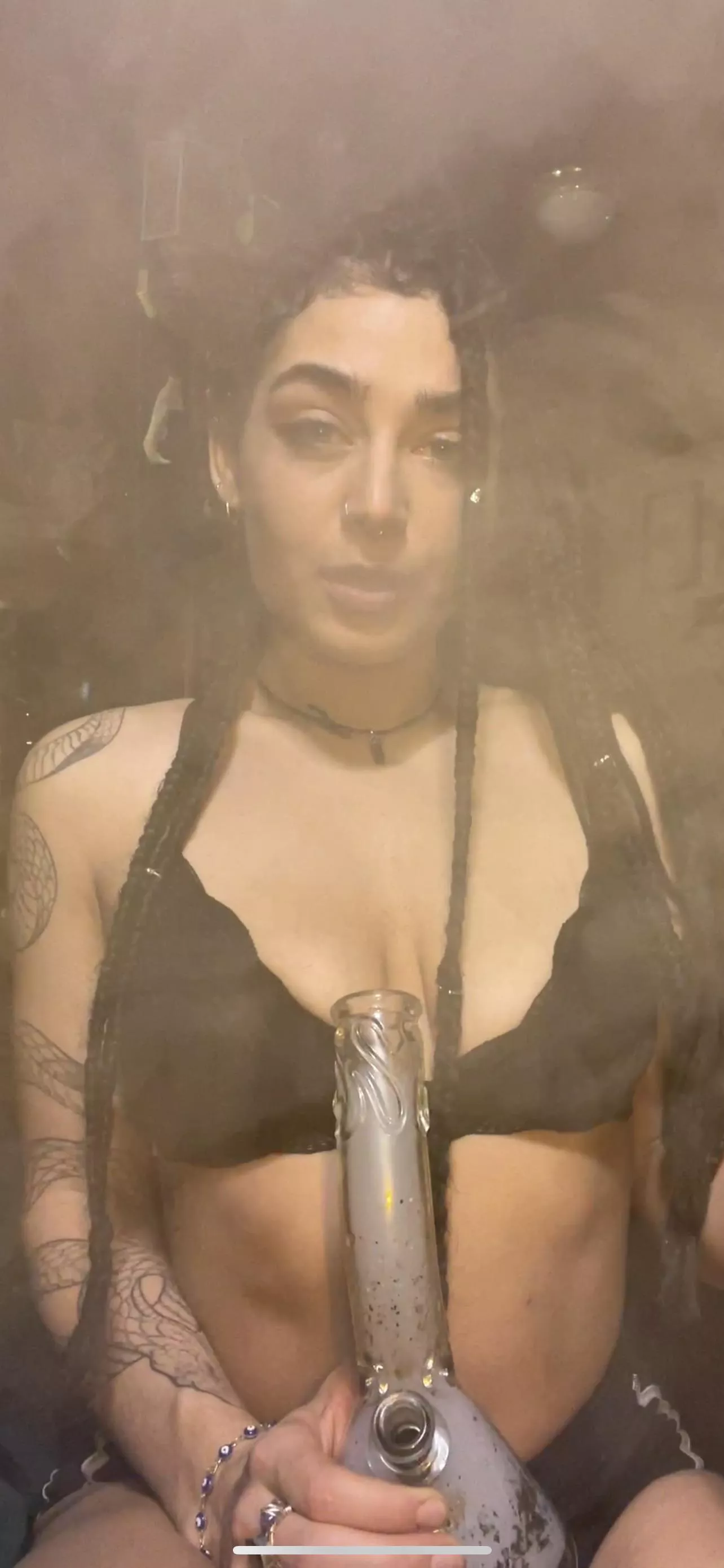 and I wonder my pics are always blurry🙄