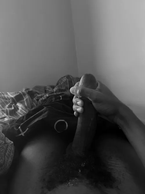 anyone wanna tell me how much they want my cock? DMs are open😈