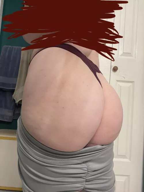 bend me over & use me please 🥰