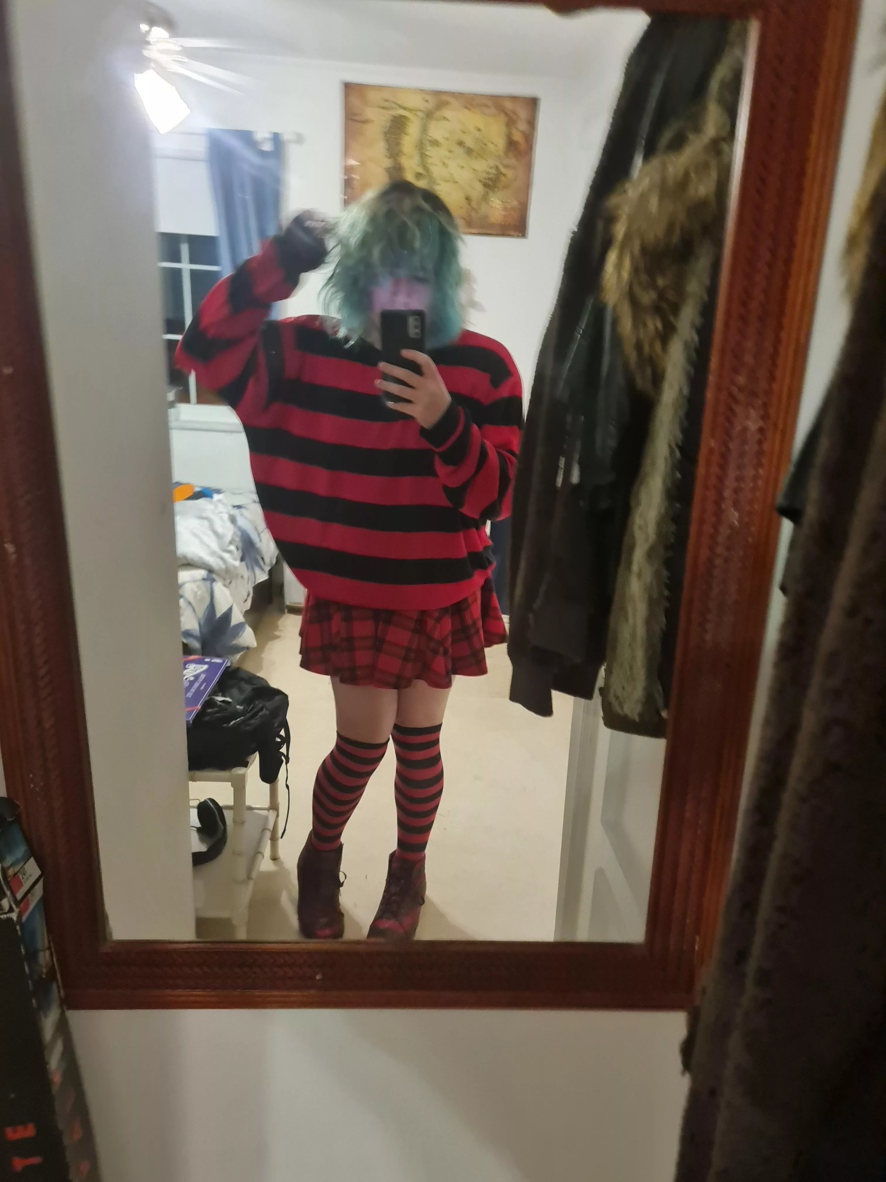 Big jumper and mini skirt go well together ^^