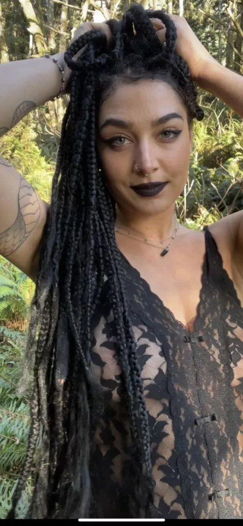 Black and white and freezing my ass off for this pic🥲