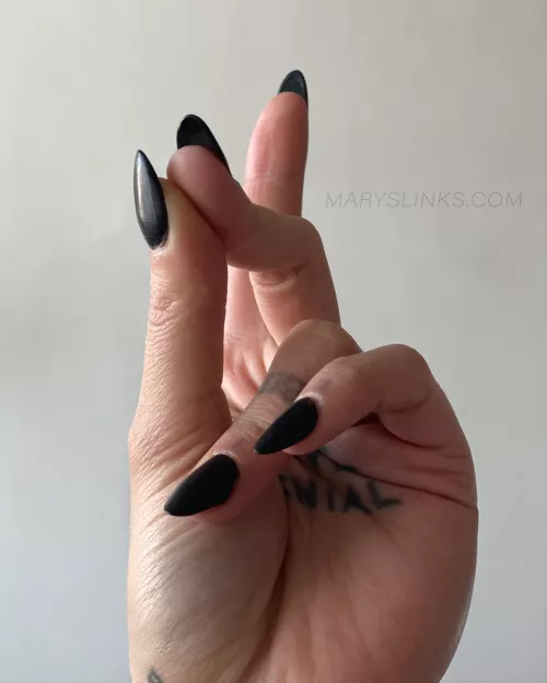 Black claws 🖤