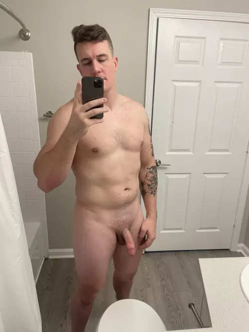 Bout to take my post gym shower. Who wants to join? Straight 27 (M)