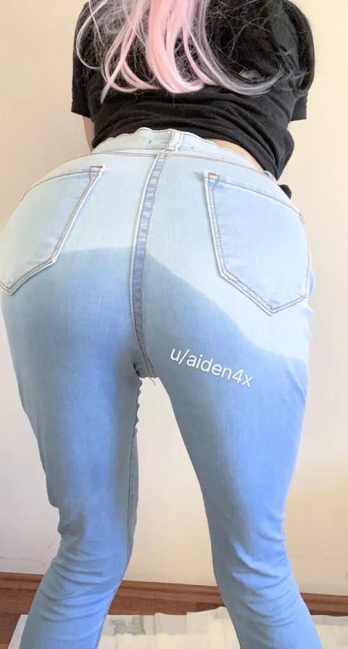 can you spank my wet ass daddy🥺, i just want some fun 🤤♥️