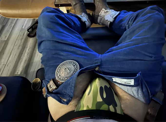 Country boy relaxin after a long day (41M). What yall think?