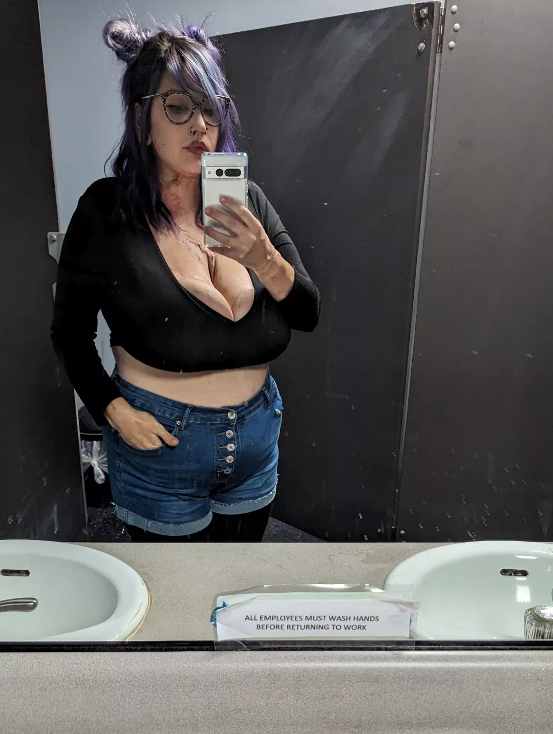 dirty bar mirror selfie