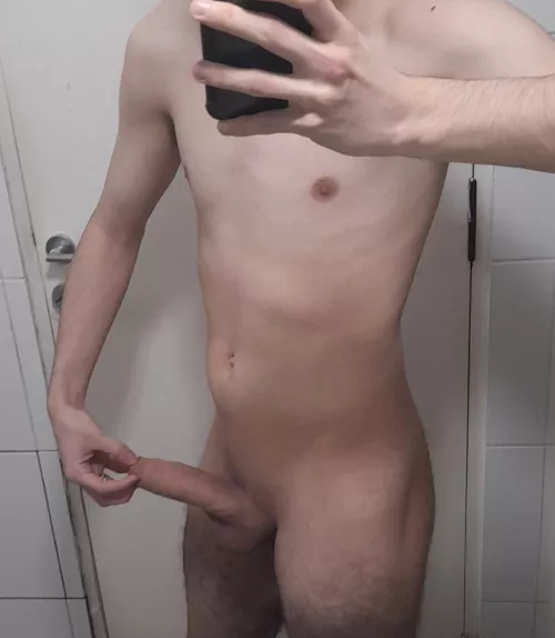 dm me if u wanna see me naked bby 🥵