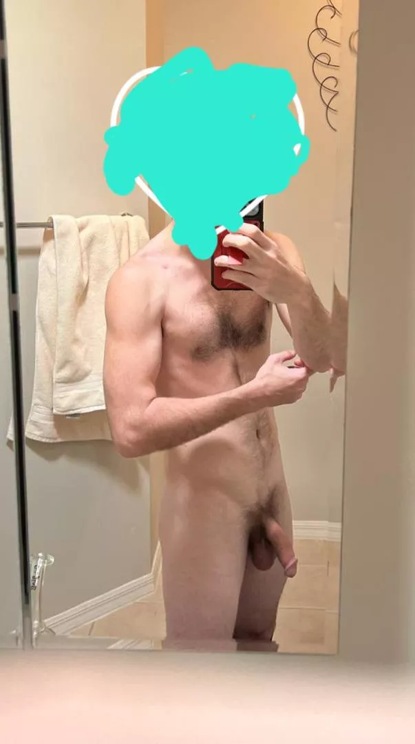 Do any girls want to talk to my (f29) husbear? (m28) I'm a beta that knows her place 🤭