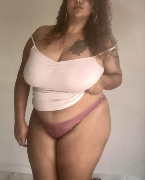 Feeling sexy in my lace panties💕