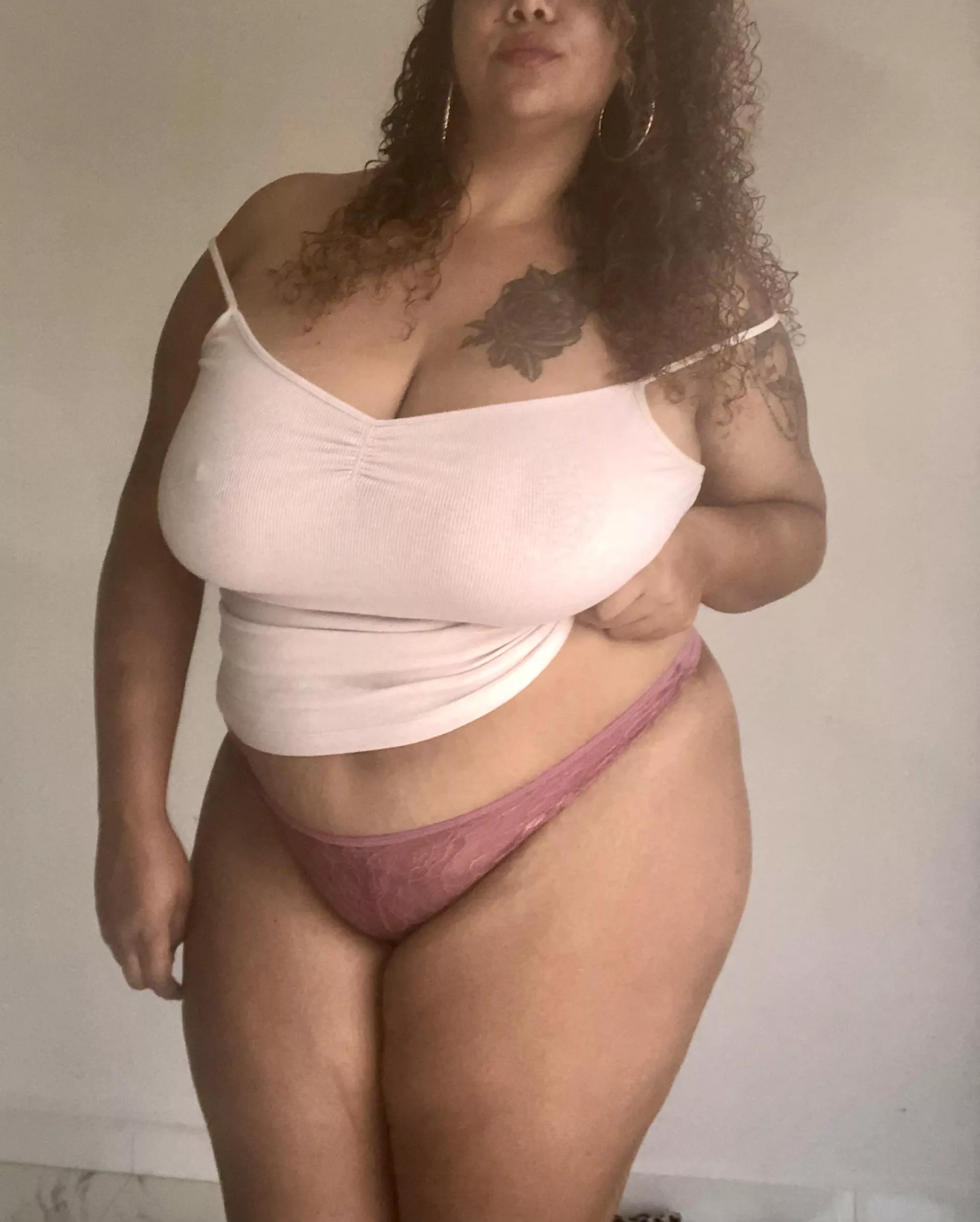 Feeling sexy in my lace panties💕