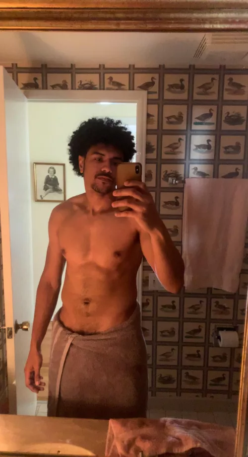 Fresh out the shower. I hope you guys have a wonderful day and an even better weekend 💜