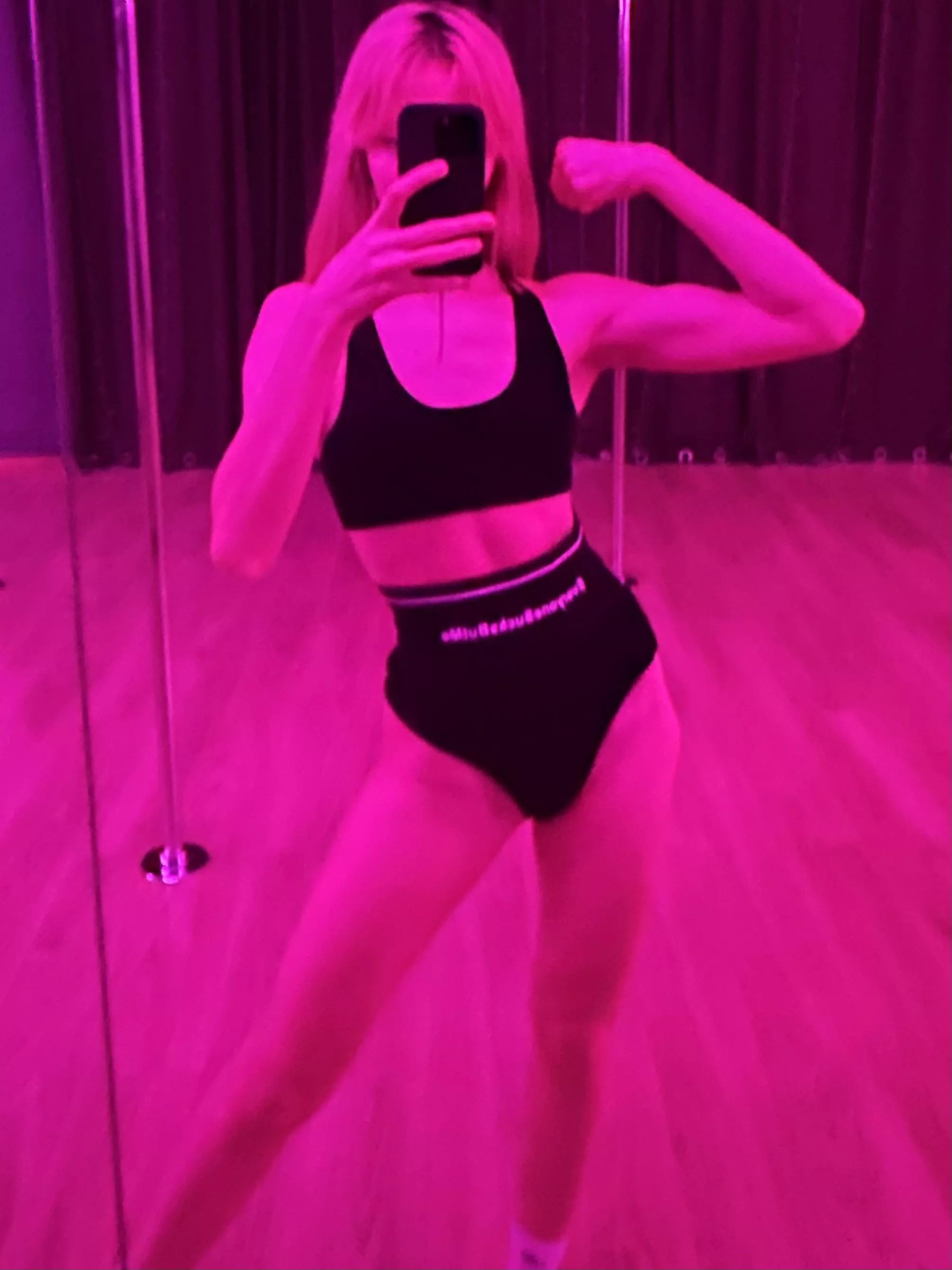 Go training with me💪🏻👅