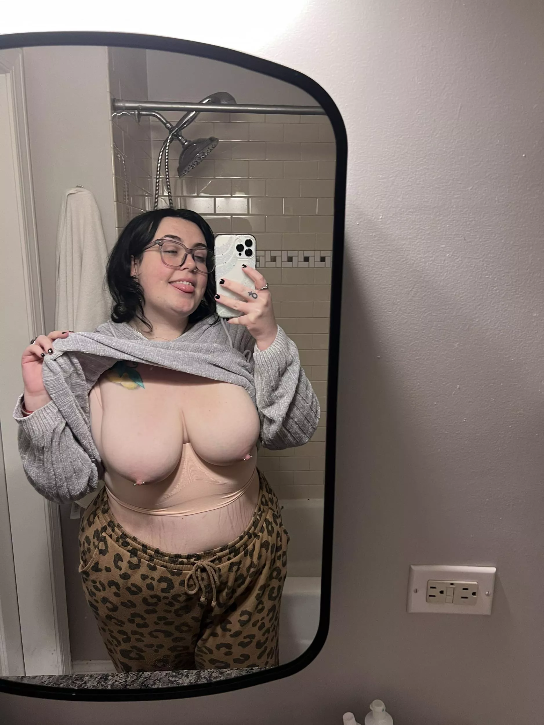 good morning, i hope i make you hard before work 🤭