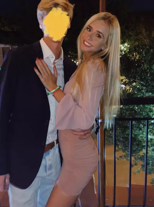 I am looking for a girl older or younger to share my bf with, mostly online, but We ready to meet in the future