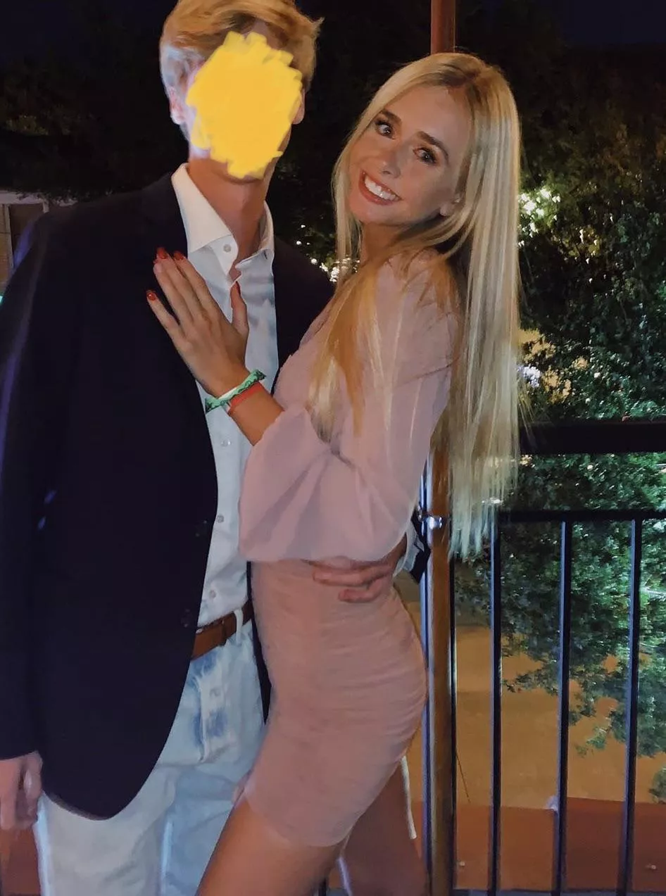 I am looking for a girl older or younger to share my bf with, mostly online, but We ready to meet in the future