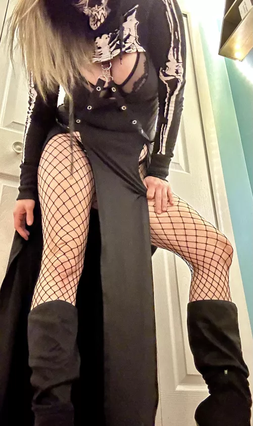 I found a new found love for skulls and fishnets