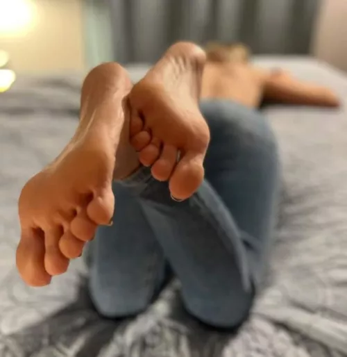 I just wanna feel your tongue...