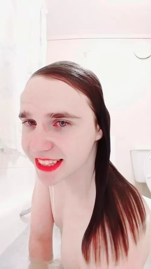 I love getting all wet in the bath 😘🧜‍♀️