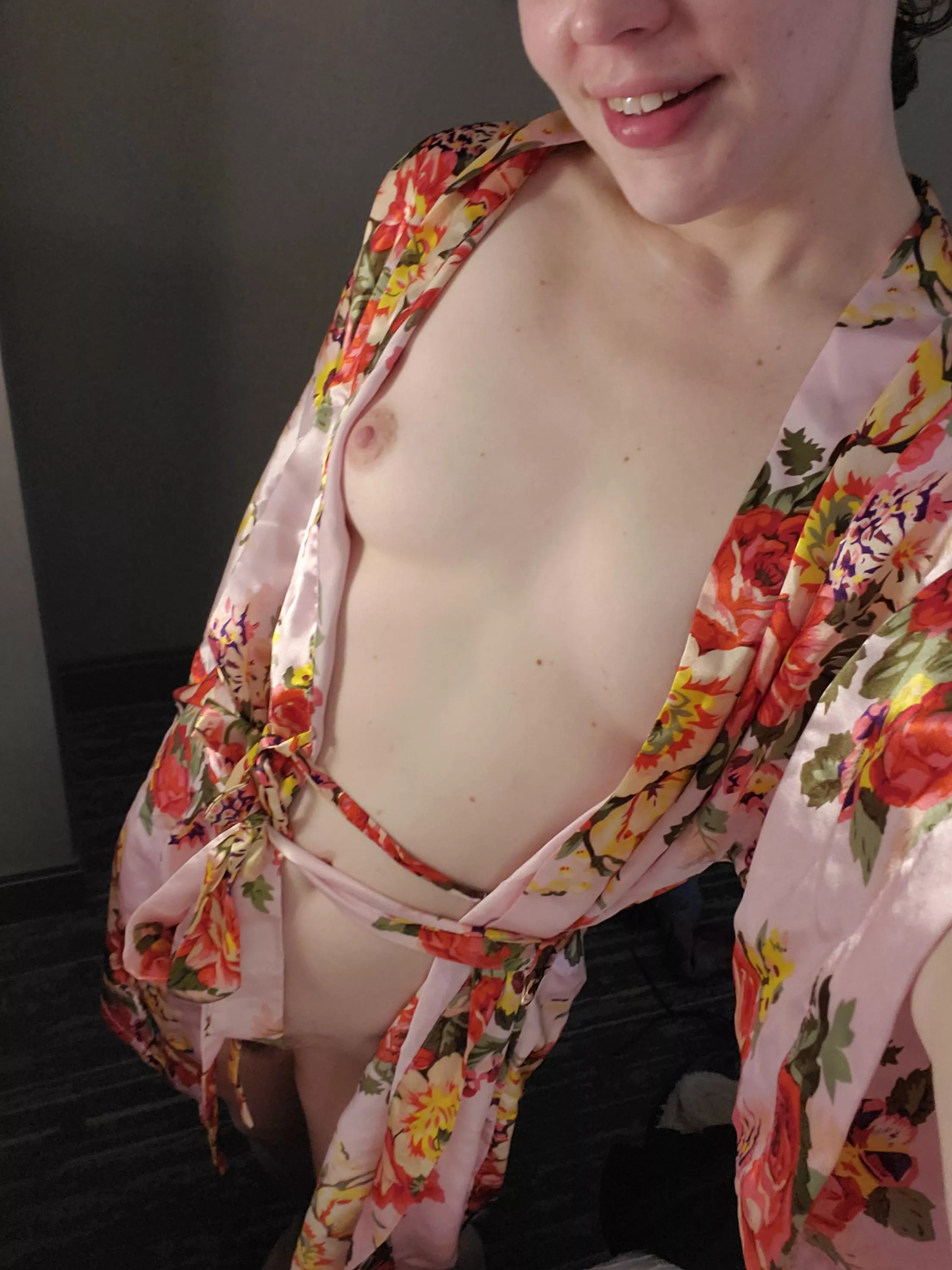 I love silk robes but they never want to stay closed! [F30]