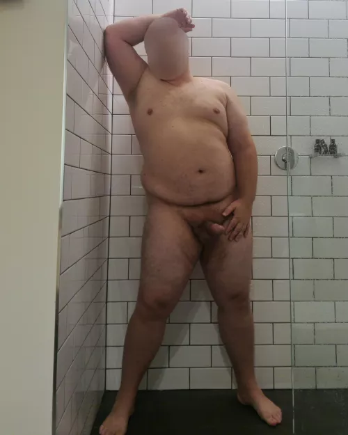 Join me in the shower. DMs open 💦