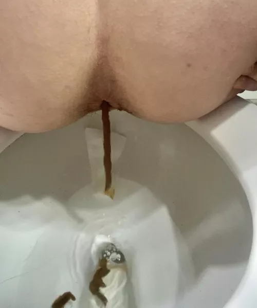 just a 22 y/o taking a morning poo.