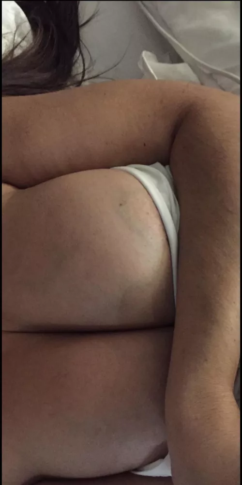 Just a lonely Hotwife laying around naked ;)