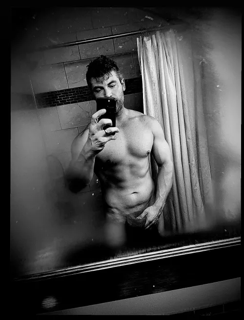 Little artsy with the check in. Happy Thursday Ladies! [36][M]