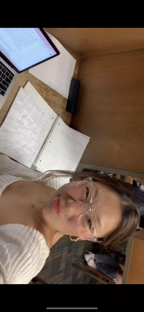 More studying pics? 🥲🤓