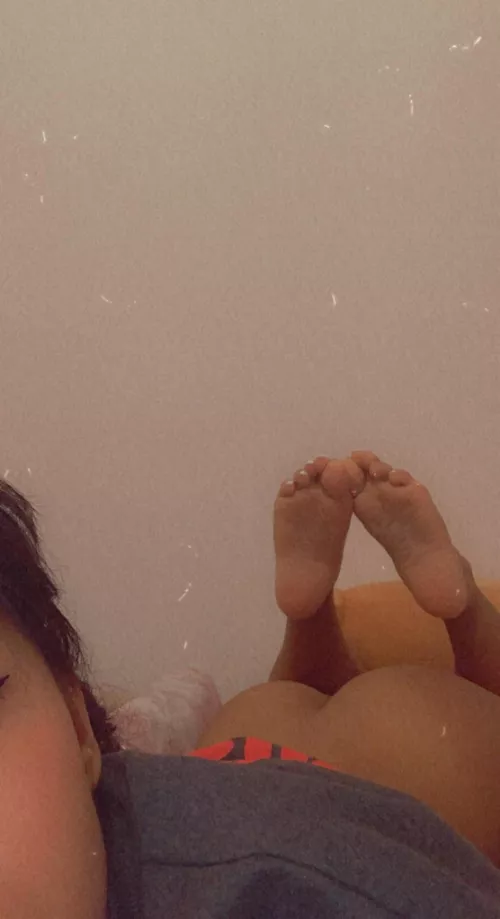 My feet are so cold… who can warm them up for me? 🥶😈